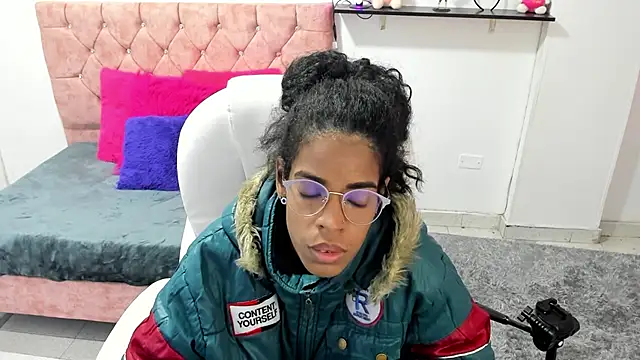 thianahorny online show from 12/04/25, 12:15