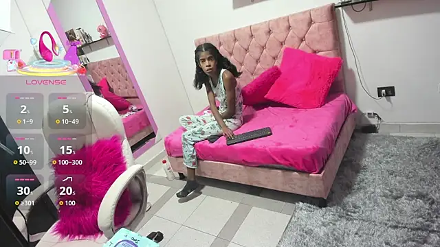 thianahorny online show from 11/07/25, 09:25