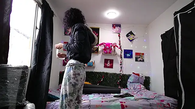 thianahorny online show from 04/10/26, 12:34