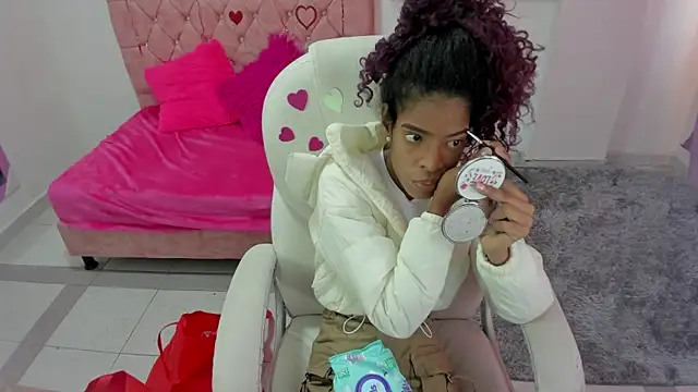 thianahorny online show from 02/11/26, 01:44