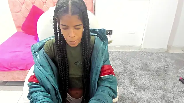 thianahorny online show from 11/24/25, 09:42