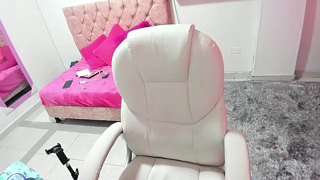 thianahorny online show from 11/05/25, 12:41