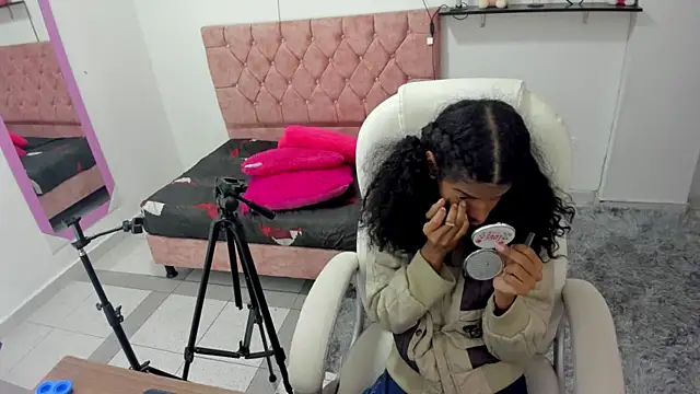 thianahorny online show from 12/19/25, 10:50