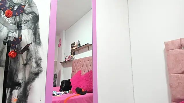 thianahorny online show from 10/31/25, 12:24