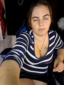 Snapshot of GeilesLuder36 chatting on 11/21/25, 06:18 GeilesLuder36 online show from 11/21/25, 06:18