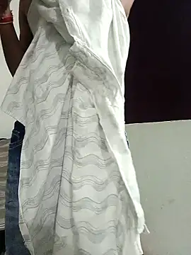 Snapshot of Jahnvi_Kapoor chatting on 10/10/25, 03:46 Jahnvi Kapoor online show from 10/10/25, 03:46