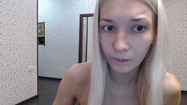 Snapshot of maybe_doll chatting on 10/12/25, 07:04 maybe doll online show from 10/12/25, 07:04