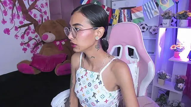 Snapshot of KarlaSlutSkinny__ chatting on 06/18/26, 08:47 KarlaSlutSkinny online show from 06/18/26, 08:47