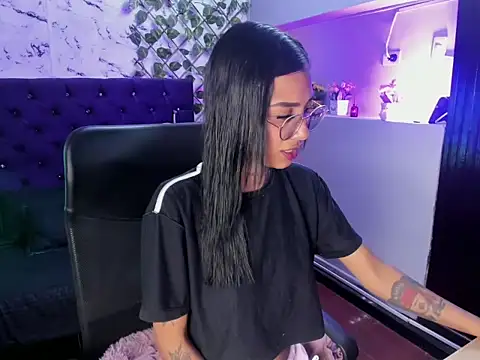 KarlaSlutSkinny   online show from 04/16/26, 09:37