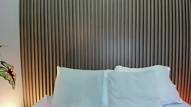 Snapshot of laura_maite_ chatting on 10/17/25, 12:07 laura maite online show from 10/17/25, 12:07