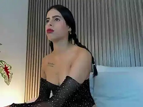 Snapshot of laura_maite_ chatting on 10/10/25, 12:17 laura maite online show from 10/10/25, 12:17