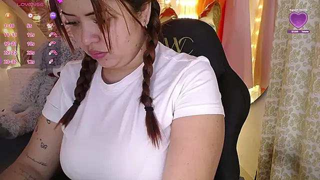 Snapshot of krishnaveni__ chatting on 12/18/25, 01:26 krishnaveni online show from 12/18/25, 01:26