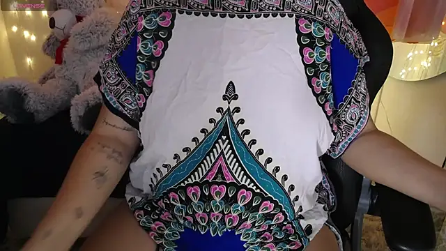 Snapshot of krishnaveni__ chatting on 12/16/25, 01:04 krishnaveni online show from 12/16/25, 01:04