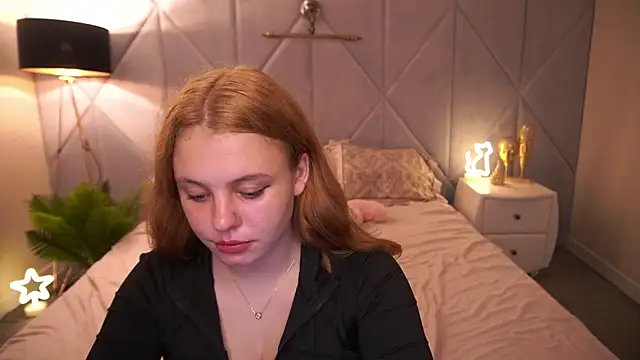 SnowWhiti online show from 11/04/25, 07:50