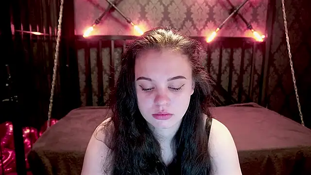 SnowWhiti online show from 04/25/26, 07:11