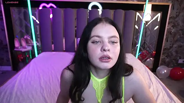 SnowWhiti online show from 02/07/26, 08:06