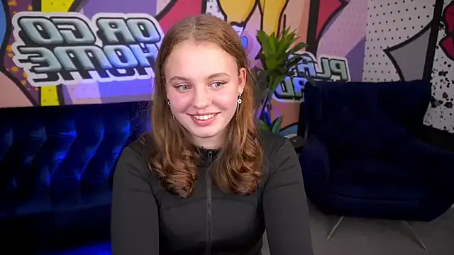 SnowWhiti online show from 10/28/25, 02:16