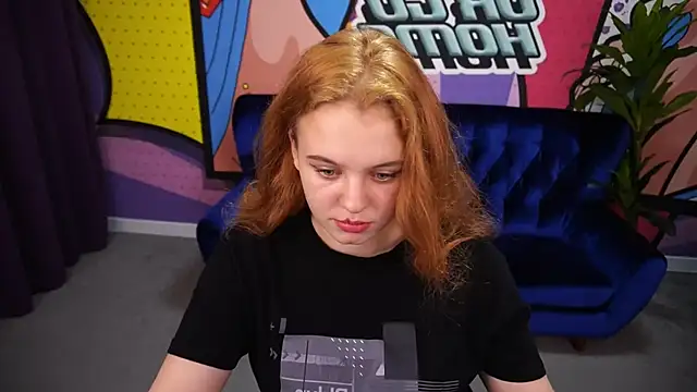 SnowWhiti online show from 10/31/25, 02:35