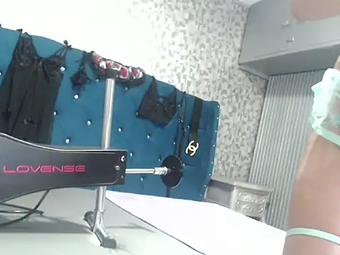 CrisstalPink online show from 11/08/25, 04:49