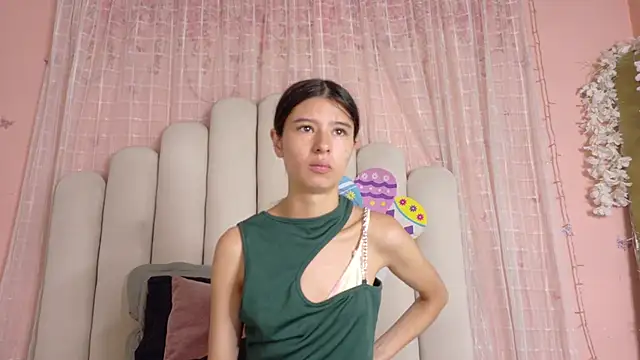 SweetRenata  online show from 04/17/26, 12:41