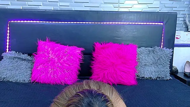 Snapshot of SeraphynLuxora chatting on 06/19/26, 03:45 SeraphynLuxora online show from 06/19/26, 03:45