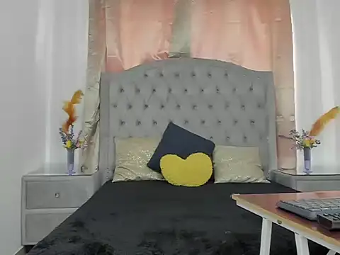 Snapshot of QuimaMiley chatting on 10/14/25, 06:52 QuimaMiley online show from 10/14/25, 06:52