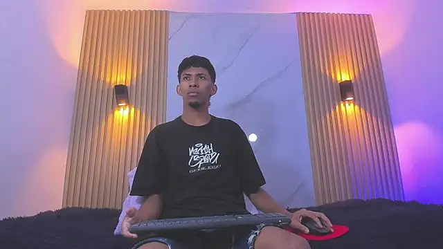 Ethan thouse online show from 10/10/25, 03:18