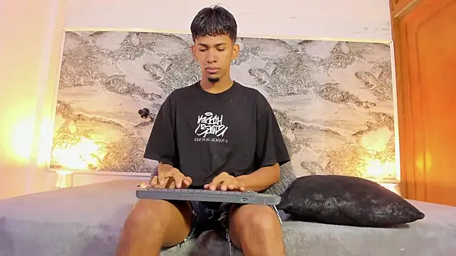 Ethan thouse online show from 10/15/25, 03:05