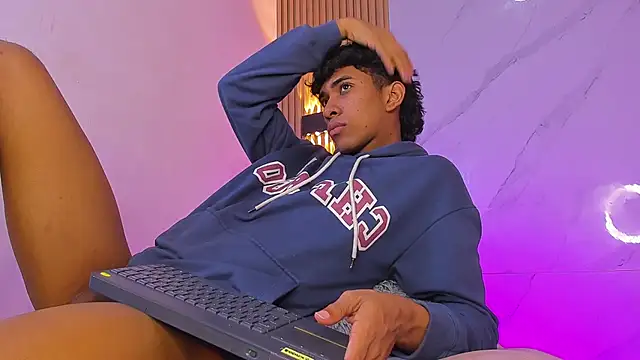 Ethan thouse online show from 12/03/25, 07:35