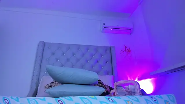 ChocoBunny1 online show from 11/18/25, 04:16