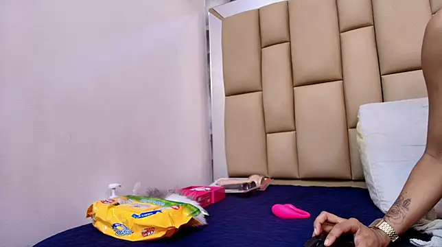 hannah teehn online show from 11/14/25, 07:06