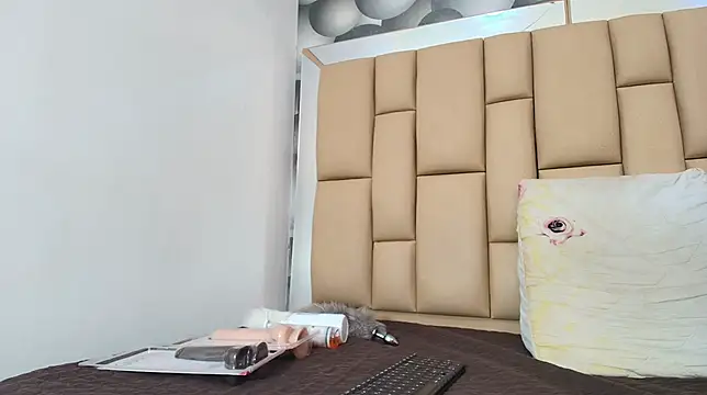 hannah teehn online show from 11/22/25, 07:02