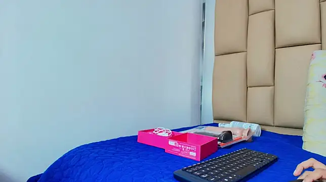 hannah teehn online show from 11/19/25, 07:14