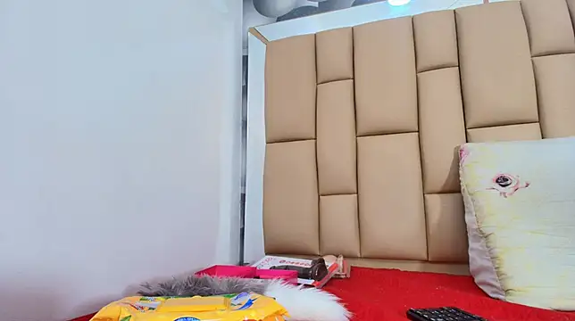 hannah teehn online show from 12/02/25, 07:04