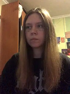 LunaVirelle online show from 10/25/25, 07:58