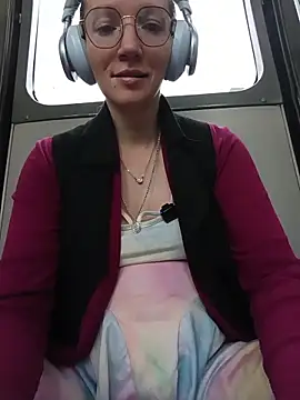 Lucy colee online show from 12/18/25, 07:50