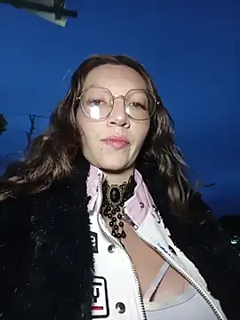 Lucy colee online show from 04/05/26, 11:22