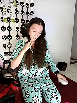 Lucy colee online show from 10/28/25, 04:39