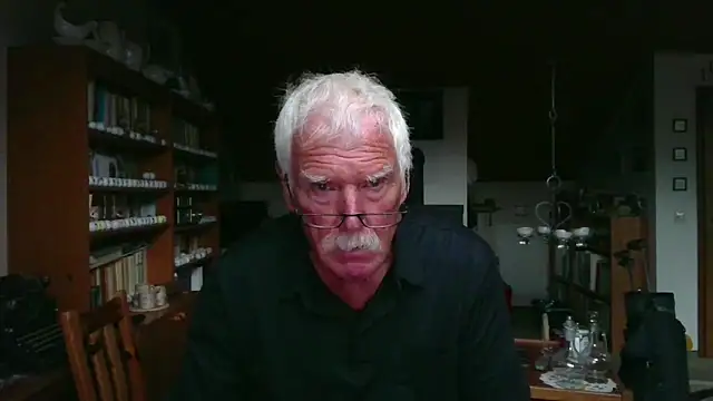 Snapshot of super-snoopy chatting on 09/21/25, 08:19 super-snoopy online show from 09/21/25, 08:19