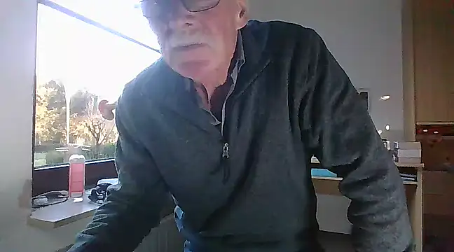 Snapshot of super-snoopy chatting on 01/19/25, 02:28 super-snoopy online show from 01/19/25, 02:28