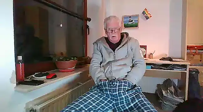 Snapshot of super-snoopy chatting on 12/15/24, 03:42 super-snoopy online show from 12/15/24, 03:42