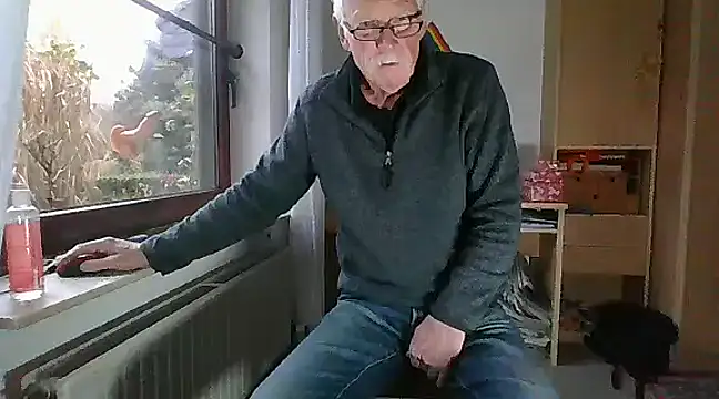 Snapshot of super-snoopy chatting on 12/08/24, 09:24 super-snoopy online show from 12/08/24, 09:24