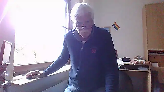 Snapshot of super-snoopy chatting on 11/02/25, 09:03 super-snoopy online show from 11/02/25, 09:03