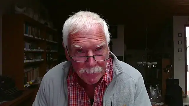 Snapshot of super-snoopy chatting on 09/14/25, 08:37 super-snoopy online show from 09/14/25, 08:37