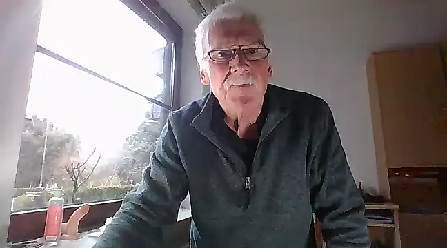 Snapshot of super-snoopy chatting on 02/02/25, 09:18 super-snoopy online show from 02/02/25, 09:18