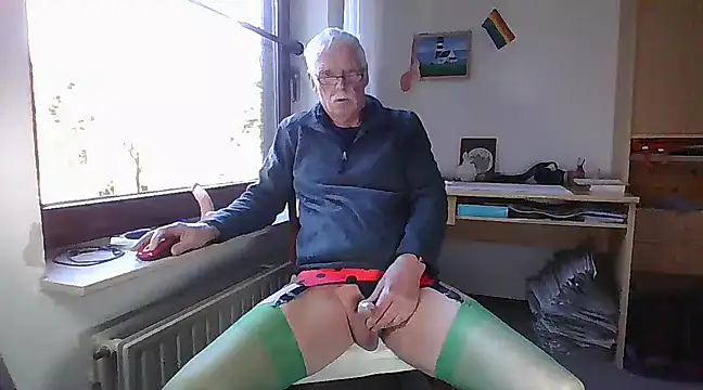 Snapshot of super-snoopy chatting on 03/02/25, 10:05 super-snoopy online show from 03/02/25, 10:05