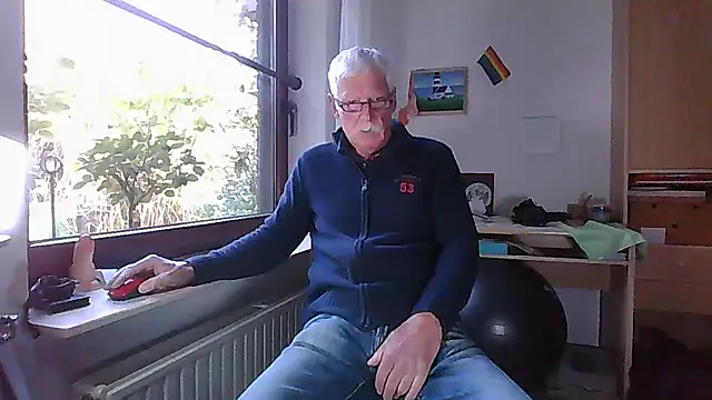 Snapshot of super-snoopy chatting on 10/05/25, 08:27 super-snoopy online show from 10/05/25, 08:27