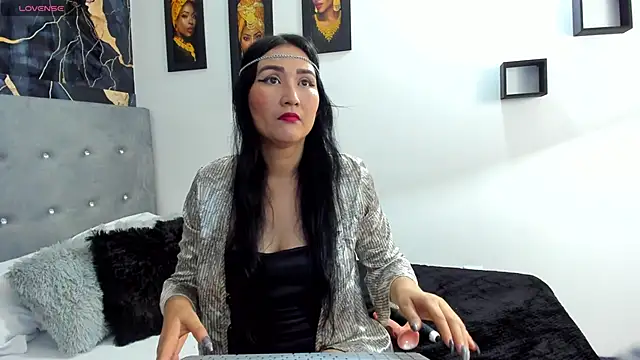 Snapshot of Aisha_Saleh chatting on 10/14/25, 12:17 Aisha Saleh online show from 10/14/25, 12:17