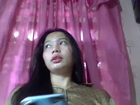 Snapshot of Baby_girl0516 chatting on 10/08/25, 02:35 Baby girl0516 online show from 10/08/25, 02:35