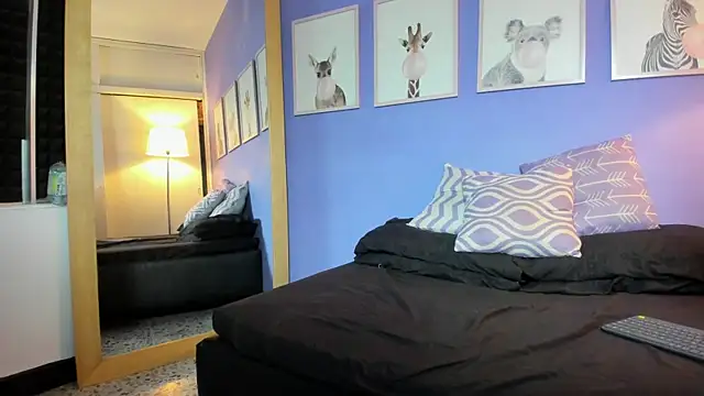 TanishaReyes online show from 11/08/25, 07:50